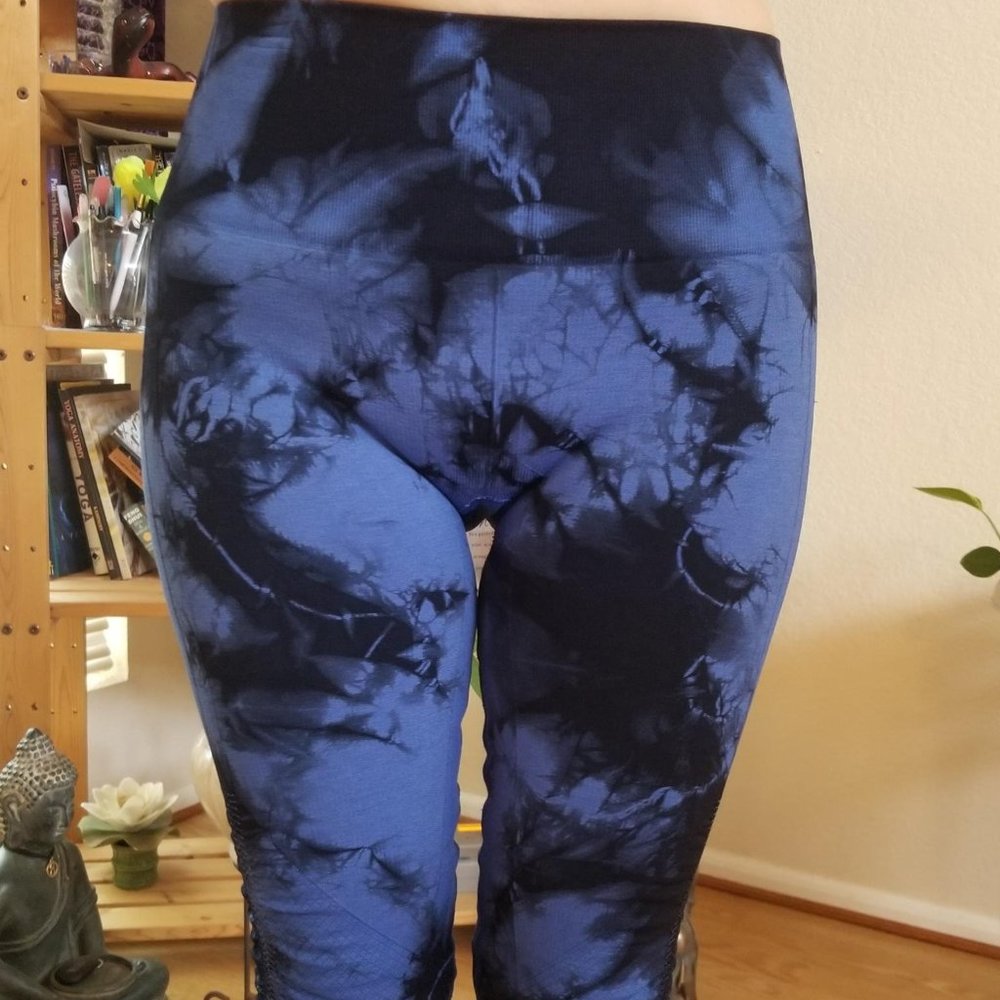 Lululemon workout pants blue size 8